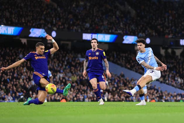 Fußball Premier League Manchester City gegen Newcastle United 21. Februar 2026 Premier League Manchester City gegen Newcastle United Nico O Reilly von Manchester City erzielt das erste Tor Foto Simon Stacpoole Abseits Manchester UK  Copyright: xSimonxStacpoolexOffside