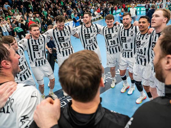 Cheers at THW Kiel after the victory, Frisch Auf Goeppingen vs THW Kiel, Handball, 1 Bundesliga, Men, Season 2025 2026, 21 02 2026, Frisch Auf Goeppingen vs THW Kiel, Handball, 1 Bundesliga, Men, Season 2025 2026, 21 02 2026 Goeppingen Copyright: xEibner-Pressefoto MichaelxSchmidx EP_MST