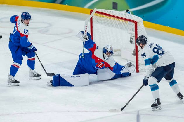 February 21, 2026, Milan, Lombardy, Italy: Goalkeeper Samuel Hlavaj 31 of Team Slovakia saves a goal against Team Finland in the Mens Team Slovakia Vs Team Finland Bronze Medal Game game at the Milano Santagiulia Ice hockey, Eishockey Arena in MILAN, Italy during the 2026 Milano Cortina Winter Olympics. Olympics 2026: Milano Cortina: Ice Hockey Mens: Samuel Hlavaj  - ZUMAa161 20260221_oly_a161_009 Copyright: xWalterxG.xArcex