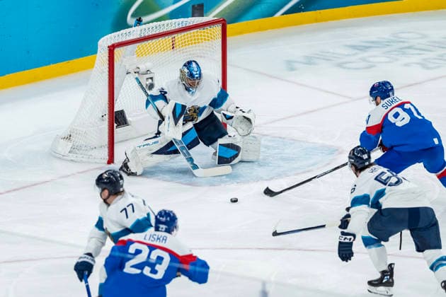 February 21, 2026, Milan, Lombardy, Italy: Goalkeeper Juuse Saros 74 of Team Finland saves a goal against Team Slovakia in the Mens Team Slovakia Vs Team Finland Bronze Medal Game game at the Milano Santagiulia Ice hockey, Eishockey Arena in MILAN, Italy during the 2026 Milano Cortina Winter Olympics. Milan Italy - ZUMAa161 20260221_oly_a161_012 Copyright: xWalterxG.xArcex
