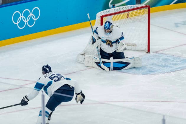 February 21, 2026, Milan, Lombardy, Italy: Goalkeeper Juuse Saros 74 of Team Finland saves a goal against Team Slovakia in the Mens Team Slovakia Vs Team Finland Bronze Medal Game game at the Milano Santagiulia Ice hockey, Eishockey Arena in MILAN, Italy during the 2026 Milano Cortina Winter Olympics. Milan Italy - ZUMAa161 20260221_oly_a161_013 Copyright: xWalterxG.xArcex