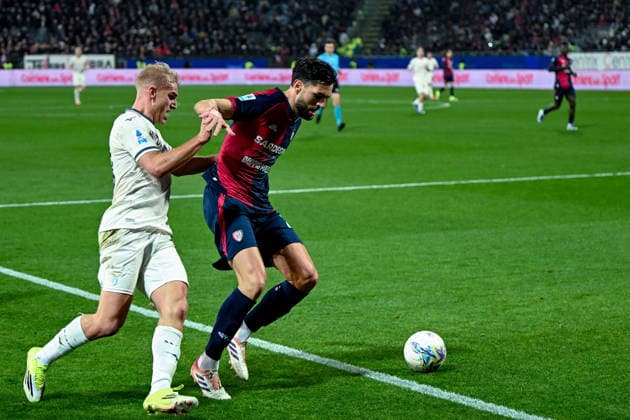 Cagliari s Alberto Dossena in action during the Serie A soccer match between Cagliari Calcio and SS Lazio at the Unipol Domus in Cagliari, Sardinia - Saturday 21st February 2026. - Soccer  Copyright: x Â®xGianlucaxZuddas LaPressex