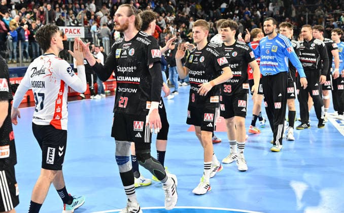 21 02 20265 Handball 1 Bundesliga DAIKIN HBL Season 2025 2026 22 Matchday HC Erlangen Metropolregion Nürnberg HCE SG Flensburg Handewitt xwoxzix Antonio Metzner 27, HC Erlangen HCE and team Team after the end of the match
