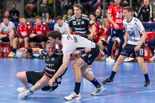 Maciej Gebala HC Erlangen, 77 in duel with Niclas Kirkelokke SG Flensburg Handewitt, 05 Domen Novak SG Flensburg Handewitt, 63 HC Erlangen vs SG Flensburg Handewitt, Handball, 1 Handball Bundesliga, Saison 2025 2026, 22 Spieltag, 21 02 2026 HC Erlangen vs SG Flensburg Handewitt, Handball, 1 Handball Bundesliga, Saison 2025 2026, 22 Spieltag, 21 02 2026 Nuernberg Copyright: xEibner-Pressefoto ArdanxFuessmanx EP_AFN