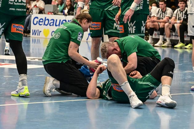 DAIKIN Handball Bundesliga Frisch Auf Göppingen THW Kiel Göppingen, 21 02 2026 Ole Pregler Frisch Auf Göppingen, 23 must be treated Göppingen, 21 02 2026 22 Matchday of the DAIKIN Handball Bundesliga, Frisch Auf Göppingen THW Kiel, EWS Arena, Göppingen Copyright: xBEAUTIFULxSPORTS Märklx