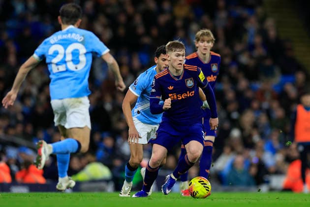 Manchester City v Newcastle United, Premier League Lewis Hall (3) of Newcastle United runs with the ball during the Premier League match between Manchester City and Newcastle United at the Etihad Stadium, Manchester, UK on 21 February 2026. Manchester Etihad Stadium Manchester UK Editorial use only DataCo restrictions apply See www.football-dataco.com , Copyright: xConorxMolloyx PSI-23787-0033