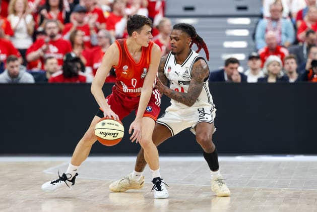 Nenad Dimitrijevic FC Bayern Basketball, 00 with Cobe Williams BMA365 Bamberg Baskets, 24 , GER, FC Bayern Basketball vs BMA365 Bamberg Baskets, Basketball, BBL Cup, BMW TOP FOUR, Semi-final, 2025 2026 season, 21 02 2026, GER, FC Bayern Basketball vs BMA365 Bamberg Baskets, Basketball, BBL Cup, BMW TOP FOUR, Semi-final, 2025 2026 season, 21 02 2026 Munich Copyright: xEibner-Pressefoto JennixMaulx EP_JML