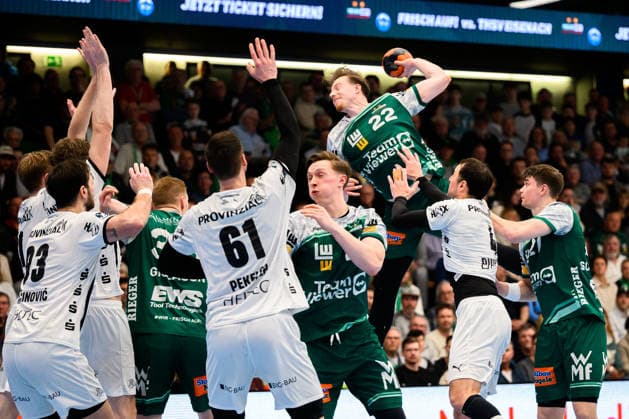 Goeppingen HBL 25 26 Frisch Auf Goeppingen THW Kiel Veron Nacinovic THW Kiel , Ymir Gislason Goeppingen , Hendrik Pekeler THW Kiel , Ole Pregler Goeppingen , Erik Persson Goeppingen throwing, Domagoj Duvnjak THW Kiel , Oskar Sunnefeldt Goeppingen Goeppingen EWS Arena Baden Württemberg Germany