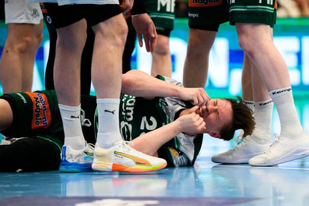 Goeppingen HBL 25 26 Frisch Auf Goeppingen THW Kiel Ole Pregler Goeppingen Injured Injury Pain Goeppingen EWS Arena Baden Württemberg Germany