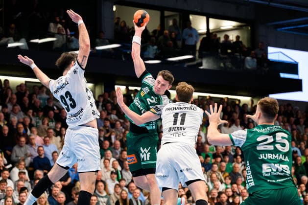 Goeppingen HBL 25 26 Frisch Auf Goeppingen THW Kiel f li Veron Nacinovic THW Kiel , Oskar Sunnefeldt Goeppingen , Petter Overby THW Kiel , Ludvig Jurmala Goeppingen Goeppingen EWS Arena Baden Württemberg Germany