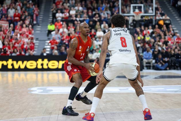 Isiaha Mike FC Bayern Basketball, 22 with Demarcus Demonia BMA365 Bamberg Baskets, 08 , GER, FC Bayern Basketball vs BMA365 Bamberg Baskets, Basketball, BBL Cup, BMW TOP FOUR, Semi-finals, 2025 2026 season, 21 02 2026, GER, FC Bayern Basketball vs BMA365 Bamberg Baskets, Basketball, BBL Cup, BMW TOP FOUR, Semi-finals, 2025 2026 season, 21 02 2026 Munich Copyright: xEibner-Pressefoto JennixMaulx EP_JML