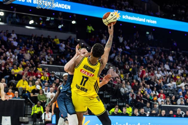 GER, BMW Top Four, Basketball BBL Pokal, semi-final, ALBA Berlin EWE Baskets Oldenburg 21 02 2026, SAP Garden, Munich, GER, BMW Top Four, Basketball BBL Pokal, semi-final, ALBA Berlin EWE Baskets Oldenburg Norris Agbakoko ALBA Berlin 17 Photo Alexander Trienitz Munich SAP Garden Bayern Germany