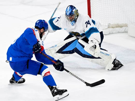 LKS 20260221 Tomas Tatar of Slovakia scores 1-2 behind goalkeeper Juuse Saros of Finland during the men s Ice hockey, Eishockey bronze medal match between Slovakia and Finland during the Milano Cortina Winter Olympics at the Milano Santa Giulia Ice Hockey Arena in Milan on February 21, 2026. - EMMI KORHONEN Milano Italy W66YOMuT6_s  Copyright: xEmmixKorhonenx W66YOMuT6_s