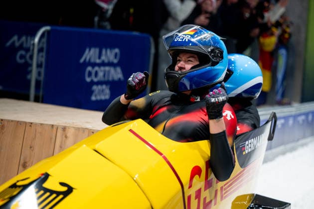 NOLTE Laura, LEVI Deborah (Deutschland) jubeln im Ziel ueber den Sieg und Gold Medaille, ITA, Olympische Spiele Milano Cortina 2026, Olympia, Zweierbob Frauen, Finale, 21.02.2026 ITA, Olympische Spiele Milano Cortina 2026, Olympia, Zweierbob Frauen, Finale, 21.02.2026 Cortina d Ampezzo *** NOLTE Laura, LEVI Deborah Germany celebrate victory and gold medal at the finish, ITA, Olympic Games Milano Cortina 2026, Olympia, two-man bobsleigh women, final, 21 02 2026 ITA, Olympic Games Milano Cortina 2026, Olympia, two-man bobsleigh women, final, 21 02 2026 Cortina d Ampezzo Copyright: xEibner-Pressefoto Memmlerx EP_MMR