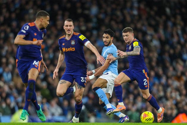 Manchester City v Newcastle United, Premier League Kieran Trippier Of Newcastle United & Dan Burn Of Newcastle United battle with Omar Marmoush Of Manchester City during the Manchester City v Newcastle United Premier League match at the Etihad Stadium, Manchester, England on 21 February 2026 Credit: Lee Keuneke Every Second Media Editorial use only. All images are copyright Every Second Media Limited. No images may be reproduced without prior permission. All rights reserved. Premier League and Football League images are subject to licensing agreements with Football DataCo Limited. see https: www.football-dataco.com Copyright: xIMAGO EveryxSecondxMediax ESM-1811-0040 LeexKeunekex xEveryxSecondxMediax