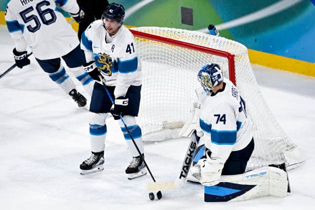 LKS 20260221 Defender Miro Heiskanen and goalkeeper Juuse Saros of Finland after Tomas Tatar of of Slovakia (not in pic) scored 1-2 during the men s Ice hockey, Eishockey bronze medal match between Slovakia and Finland during the Milano Cortina Winter Olympics at the Milano Santa Giulia Ice Hockey Arena in Milan on February 21, 2026. - EMMI KORHONEN Milano Italy LEDGonD6_44  Copyright: xEmmixKorhonenx LEDGonD6_44