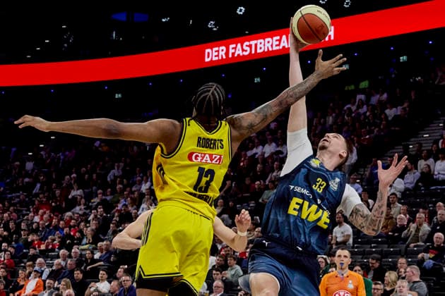 German Basketball BBL Cup, ALBA Berlin vs EWE Baskets Oldenburg, Berlin ALBA, Oldenburg EWE Baskets, 2026 02 21 in Munich SAP Garden ZUBCIC Tomislav EWE BASKETS Oldenburg Power Forward PF Nr33 OLD33 , ROBERTS J wan ALBA Berlin Center C Nr13 BER13 sportworld Munich SAP Garden Bayern Germany