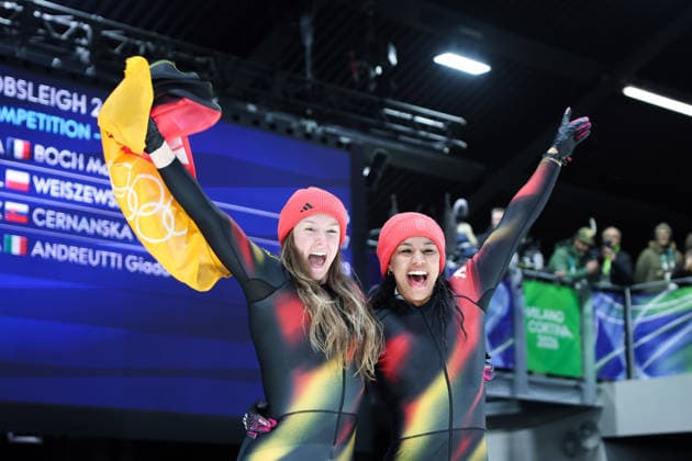 Olympische Winterspiele Milano Cortina 2026 Bob Zweierbob Frauen am 21.02.2026 im Cortina Sliding Centre in Cortina d™Ampezzo Laura Nolte Deborah Levi ( Deutschland ) gewinnen die Gold Medaille *** Olympic Winter Games Milano Cortina 2026 Bobsleigh two-man women on 21 02 2026 at the Cortina Sliding Center in Cortina d™Ampezzo Laura Nolte Deborah Levi Germany win the gold medal xMSx