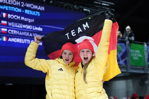 Olympische Winterspiele Milano Cortina 2026 Bob Zweierbob Frauen am 21.02.2026 im Cortina Sliding Centre in Cortina d™Ampezzo Laura Nolte Deborah Levi ( Deutschland ) gewinnen die Gold Medaille *** Olympic Winter Games Milano Cortina 2026 Bobsleigh two-man women on 21 02 2026 at the Cortina Sliding Center in Cortina d™Ampezzo Laura Nolte Deborah Levi Germany win the gold medal xMSx