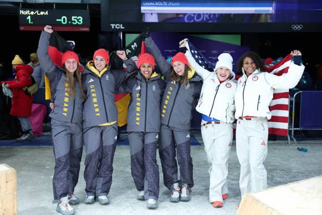 Olympische Winterspiele Milano Cortina 2026 Bob Zweierbob Frauen am 21.02.2026 im Cortina Sliding Centre in Cortina d™Ampezzo Laura Nolte Deborah Levi ( Deutschland ) gewinnen die Gold Medaille *** Olympic Winter Games Milano Cortina 2026 Bobsleigh two-man women on 21 02 2026 at the Cortina Sliding Center in Cortina d™Ampezzo Laura Nolte Deborah Levi Germany win the gold medal xMSx