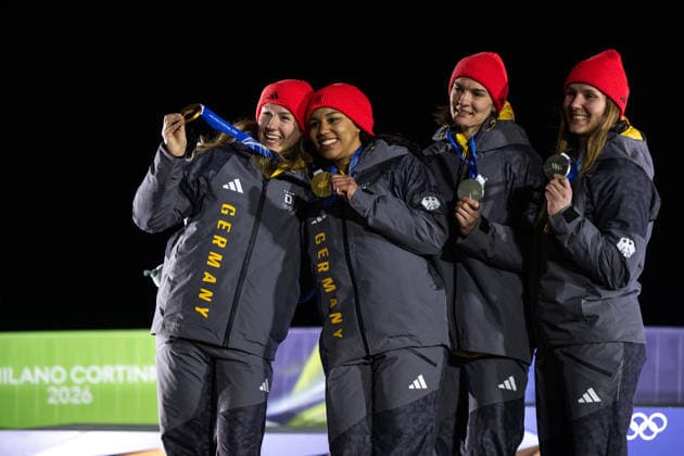 NOLTE Laura, LEVI Deborah (Deutschland), BUCKWITZ Lisa, SCHUTEN Neele (Deutschland) jubeln ueber Sieg Gold Medaille und Platz 2 Silber Medaille, ITA, Olympische Spiele Milano Cortina 2026, Olympia, Zweierbob Frauen, Finale, 21.02.2026 ITA, Olympische Spiele Milano Cortina 2026, Olympia, Zweierbob Frauen, Finale, 21.02.2026 Cortina d Ampezzo *** NOLTE Laura, LEVI Deborah Germany , BUCKWITZ Lisa, SCHUTEN Neele Germany celebrate victory gold medal and second place silver medal, ITA, Olympic Games Milano Cortina 2026, Olympia, two-man bobsleigh women, final, 21 02 2026 ITA, Olympic Games Milano Cortina 2026, Olympia, two-man bobsleigh women, final, 21 02 2026 Cortina d Ampezzo Copyright: xEibner-Pressefoto Memmlerx EP_MMR