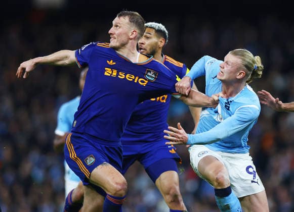 Erling Haaland of Manchester City and Dan Burn of Newcastle United Manchester City v Newcastle United, Premier League, Football, Etihad Stadium, Manchester, UK - 21 Feb 2026Manchester Etihad Stadium United Kingdom EDITORIAL USE ONLY No use with unauthorised audio, video, data, fixture lists, club league logos or live services. Online in-match use limited to 120 images, no video emulation. No use in betting, games or single club league player publications.  Copyright: xMattxWest Shutterstockx 16681542ai