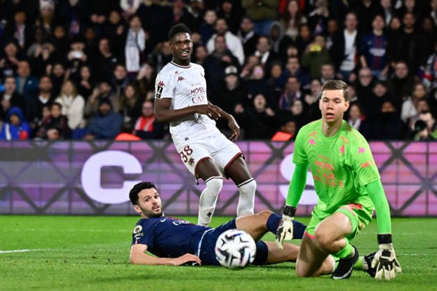 FOOTBALL : PSG vs Metz - Ligue 1 - 21 02 2026 Jonathan FISCHER ( 1 - Metz ) , Goncalo Ramos ( 9 - PSG ) and Sane Sadibou( 38 - Metz ) during the Ligue 1 match between Paris Saint Germain and FC Metz at Parc Des Princes on February 21 , 2026 in Paris, France. ( Photo by Federico Pestellini PsnewZ ) ParisFrance  Copyright: xFedericoxPestellinix