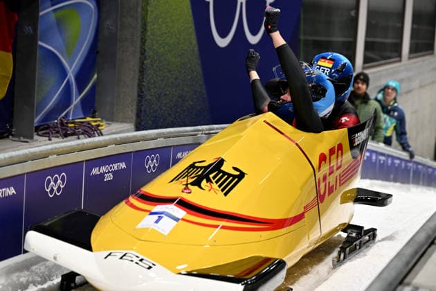 Cortina d Ampezzo, Italy, February 21th 2026. Laura Nolte and Deborah Levi of Germany celebrate in finish after the Bobsleight 2-woman Heat 3 and 4 race of the Olympic Winter games, Winterspiele,Spiele, Summer games 2026 in Cortina d Ampezzo, Italy. (Photo by Igor Kupljenik Sports Press Photo)  Copyright: xIgorxKupljenikx xSPPx Sportspressphoto_SPR95785