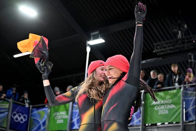 Cortina d Ampezzo, Italy, February 21th 2026. Laura Nolte and Deborah Levi of Germany celebrate in finish after the Bobsleight 2-woman Heat 3 and 4 race of the Olympic Winter games, Winterspiele,Spiele, Summer games 2026 in Cortina d Ampezzo, Italy. (Photo by Igor Kupljenik Sports Press Photo)  Copyright: xIgorxKupljenikx xSPPx Sportspressphoto_SPR95786