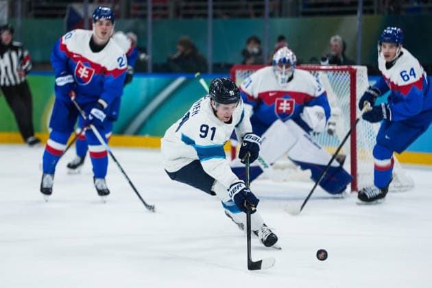 2026 Milano-Cortina Winter Olympics MILAN, ITALY - FEBRUARY 21: Slovakia’s Patrik Koch (64) competes with Finland’s Oliver Kapanen (91) during the Ice hockey, Eishockey bronze medal match between Slovakia and Finland at the Milan Santagiulia Ice Hockey Arena at the 2026 Milano-Cortina Winter Olympics in Milan, Italy on February 21, 2026. Cemal Yurttas Anadolu Milan Italy. Editorial use only. Please get in touch for any other usage.  Copyright: x2026xAnadoluxCemalxYurttasx