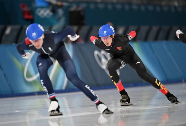 (260221) -- MILAN, Feb. 21, 2026 -- Wu Yu (R) of China competes during the Speed skating, Eisschnelllauf men s mass start semifinal at the Milan-Cortina 2026 Olympic Winter games, Winterspiele,Spiele, Summer games in Milan, Italy, Feb. 21, 2026. ) (MICO2026)ITALY-MILAN-OLYMPIC WINTER GAMES-SPEED SKATING-MEN S MASS START WuxWei 