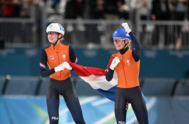 (260221) -- MILAN, Feb. 21, 2026 -- Marijke Groenewoud (R) of the Netherlands and her teammate Bente Kerkhoff celebrate after the Speed skating, Eisschnelllauf women s mass start final at the Milan-Cortina 2026 Olympic Winter games, Winterspiele,Spiele, Summer games in Milan, Italy, Feb. 21, 2026. ) (MICO2026)ITALY-MILAN-OLYMPIC WINTER GAMES-SPEED SKATING-WOMEN S MASS START WuxWei 