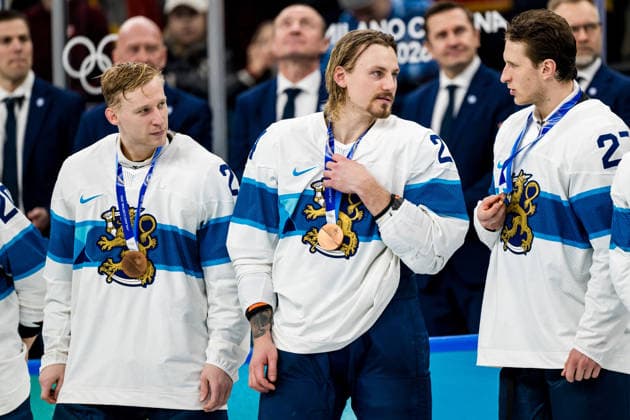 260221 Esa Lindell, Roope Hintz and Eetu Luostarinen of Finland with their bronze medals at the medal ceremony after winning in the men s Ice hockey, Eishockey bronze medal game between Slovakia and Finland during day 15 of the 2026 Winter Olympics on February 21, 2026 in Milan. Photo: Emma Wallskog BILDBYRAN kod EW JM0801 bbeng ishockey ice hockey Olympic Games, Olympische Spiele, Olympia, OS olympics winter olympics os ol olympiska spel vinter-os olympiske leker milano cortina 2026 milan cortina 2026 milano cortina 2026 olympic games milano cortina 2026 winter olympic games milano cortina-os milano cortina-ol vinter-ol bronsmatch bronze medal game finland slovakien slovakia *** 260221 Esa Lindell, Roope Hintz and Eetu Luostarinen of Finland with their bronze medals at the medal ceremony after winning in the men s ice hockey bronze medal game between Slovakia and Finland during day 15 of the 2026 Winter Olympics on February 21, 2026 in Milan Photo Emma Wallskog BILDBYRAN kod EW JM0801 bbeng ishockey ice hockey olympic games olympics winter olympics os ol olympiska spel vinter os olympiske leker milano cortina 2026 milan cortina 2026 milano cortina 2026 olympic games milano cortina 2026 winter olympic games milano cortina os milano cortina ol vinter ol bronsmatch bronze medal game finland slovakien slovakia  Copyright: EMMAxWALLSKOG BB260221EW104
