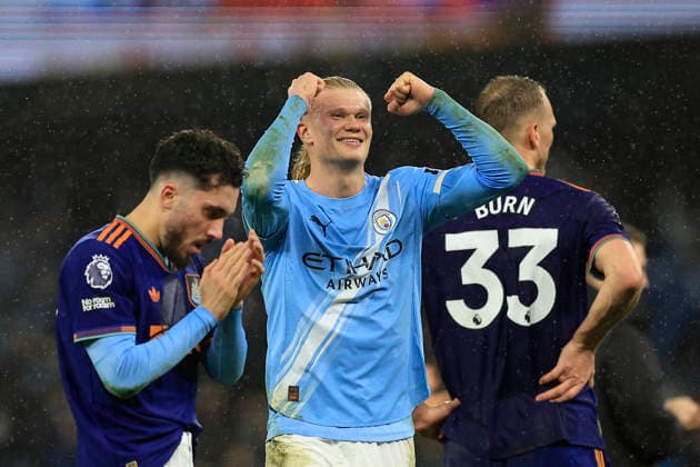 Manchester City v Newcastle United, Premier League Erling Haaland (9) of Manchester City celebrates the 2-1 win at the end of the Premier League match between Manchester City and Newcastle United at the Etihad Stadium, Manchester, UK on 21 February 2026. Manchester Etihad Stadium Manchester UK Editorial use only DataCo restrictions apply See www.football-dataco.com , Copyright: xConorxMolloyx PSI-23787-0042