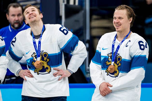 260221 Artturi Lehkonen and Mikael Granlund of Finland celebrate with their bronze medals at the medal ceremony after winning in the men s Ice hockey, Eishockey bronze medal game between Slovakia and Finland during day 15 of the 2026 Winter Olympics on February 21, 2026 in Milan. Photo: Emma Wallskog BILDBYRAN kod EW JM0801 bbeng ishockey ice hockey Olympic Games, Olympische Spiele, Olympia, OS olympics winter olympics os ol olympiska spel vinter-os olympiske leker milano cortina 2026 milan cortina 2026 milano cortina 2026 olympic games milano cortina 2026 winter olympic games milano cortina-os milano cortina-ol vinter-ol bronsmatch bronze medal game finland slovakien slovakia *** 260221 Artturi Lehkonen and Mikael Granlund of Finland celebrate with their bronze medals at the medal ceremony after winning in the men s ice hockey bronze medal game between Slovakia and Finland during day 15 of the 2026 Winter Olympics on February 21, 2026 in Milan Photo Emma Wallskog BILDBYRAN kod EW JM0801 bbeng ishockey ice hockey olympic games olympics winter olympics os ol olympiska spel vinter os olympiske leker milano cortina 2026 milan cortina 2026 milano cortina 2026 olympic games milano cortina 2026 winter olympic games milano cortina os milano cortina ol vinter ol bronsmatch bronze medal game finland slovakien slovakia  Copyright: EMMAxWALLSKOG BB260221EW112