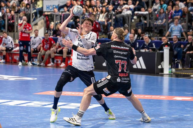 Lasse Moller SG Flensburg Handewitt, 64 Maciej Gebala HC Erlangen, 77 in duel HC Erlangen vs SG Flensburg Handewitt, Handball, 1 Handball Bundesliga, Saison 2025 2026, 22 Spieltag, 21 02 2026 HC Erlangen vs SG Flensburg Handewitt, Handball, 1 Handball Bundesliga, Saison 2025 2026, 22 Spieltag, 21 02 2026 Nuernberg Copyright: xEibner-Pressefoto ArdanxFuessmanx EP_AFN
