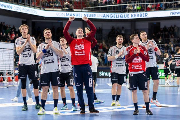 Thanks to the fans for their support Kevin Moller SG Flensburg Handewitt, 20 Domen Novak SG Flensburg Handewitt, 63 HC Erlangen vs SG Flensburg Handewitt, Handball, 1 Handball Bundesliga, Saison 2025 2026, 22 Spieltag, 21 02 2026 HC Erlangen vs SG Flensburg Handewitt, Handball, 1 Handball Bundesliga, Saison 2025 2026, 22 Spieltag, 21 02 2026 Nuernberg Copyright: xEibner-Pressefoto ArdanxFuessmanx EP_AFN