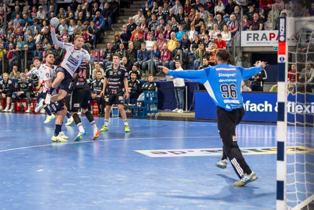 Simon Pytlick SG Flensburg Handewitt, 02 on Khalifa Ghedbane HC Erlangen, 96 Viggo Kristjansson HC Erlangen, 73 HC Erlangen vs SG Flensburg Handewitt, Handball, 1 Handball Bundesliga, Season 2025 2026, 22 Matchday, 21 02 2026 HC Erlangen vs SG Flensburg Handewitt, Handball, 1 Handball Bundesliga, Season 2025 2026, 22 Matchday, 21 02 2026 Nuernberg Copyright: xEibner-Pressefoto ArdanxFuessmanx EP_AFN