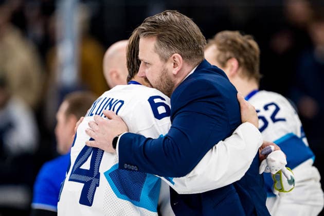260221 Mikael Granlund and Head coach Antti Pennanen of Finland celebrate with their bronze medals at the medal ceremony after winning in the men s Ice hockey, Eishockey bronze medal game between Slovakia and Finland during day 15 of the 2026 Winter Olympics on February 21, 2026 in Milan. Photo: Joel Marklund BILDBYRAN kod JM JM0801 jubel bronze brons bbeng ishockey ice hockey Olympic Games, Olympische Spiele, Olympia, OS olympics winter olympics os ol olympiska spel vinter-os olympiske leker milano cortina 2026 milan cortina 2026 milano cortina 2026 olympic games milano cortina 2026 winter olympic games milano cortina-os milano cortina-ol vinter-ol bronsmatch bronze medal game finland slovakien slovakia *** 260221 Mikael Granlund and Head coach Antti Pennanen of Finland celebrate with their bronze medals at the medal ceremony after winning in the men s ice hockey bronze medal game between Slovakia and Finland during day 15 of the 2026 Winter Olympics on February 21, 2026 in Milan Photo Joel Marklund BILDBYRAN kod JM JM0801 jubel bronze brons bbeng ishockey ice hockey olympic games olympics winter olympics os ol olympiska spel vinter os olympiske leker milano cortina 2026 milan cortina 2026 milano cortina 2026 olympic games milano cortina 2026 winter olympic games milano cortina os milano cortina ol vinter ol bronsmatch bronze medal game finland slovakien slovakia  Copyright: JOELxMARKLUND BB260221JM036