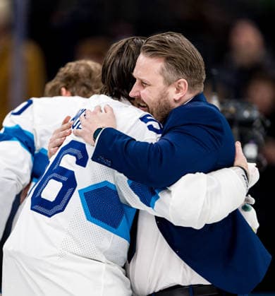 260221 Erik Haula and Head coach Antti Pennanen of Finland celebrate with their bronze medals at the medal ceremony after winning in the men s Ice hockey, Eishockey bronze medal game between Slovakia and Finland during day 15 of the 2026 Winter Olympics on February 21, 2026 in Milan. Photo: Joel Marklund BILDBYRAN kod JM JM0801 jubel bronze brons bbeng ishockey ice hockey Olympic Games, Olympische Spiele, Olympia, OS olympics winter olympics os ol olympiska spel vinter-os olympiske leker milano cortina 2026 milan cortina 2026 milano cortina 2026 olympic games milano cortina 2026 winter olympic games milano cortina-os milano cortina-ol vinter-ol bronsmatch bronze medal game finland slovakien slovakia *** 260221 Erik Haula and Head coach Antti Pennanen of Finland celebrate with their bronze medals at the medal ceremony after winning in the men s ice hockey bronze medal game between Slovakia and Finland during day 15 of the 2026 Winter Olympics on February 21, 2026 in Milan Photo Joel Marklund BILDBYRAN kod JM JM0801 jubel bronze brons bbeng ishockey ice hockey olympic games olympics winter olympics os ol olympiska spel vinter os olympiske leker milano cortina 2026 milan cortina 2026 milano cortina 2026 olympic games milano cortina 2026 winter olympic games milano cortina os milano cortina ol vinter ol bronsmatch bronze medal game finland slovakien slovakia  Copyright: JOELxMARKLUND BB260221JM041