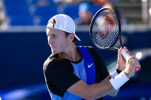 2026 Delray Beach Open - Semifinals - Sebastian Korda Of USA Def. Flavio Cobolli Of Italy Sebastian Korda of the USA prepares to hit a backhand slice against Flavio Cobolli of Italy during their Men s Singles Semifinal match of the Delray Beach Open at the Delray Tennis Center in Delray Beach, Florida, on February 21, 2026. Delray Beach FL United States  Copyright: xMauricioxPaizx originalFilename:paiz-2026delr260221_npVO9.jpg