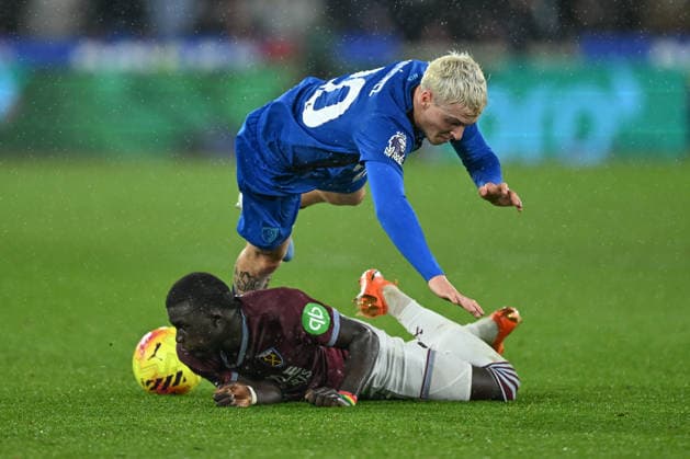 West Ham United v Bournemouth, Premier League West Ham United defender El Hadji Malick Diouf (12) makes a tackle on AFC Bournemouth defender Ãlex JimÃ nez (20) during the Premier League match between West Ham United and Bournemouth at the London Stadium, London, UK on 21 February 2026. London London Stadium UK Editorial use only DataCo restrictions apply See www.football-dataco.com , Copyright: xSimonxTraylenx PSI-23788-0064