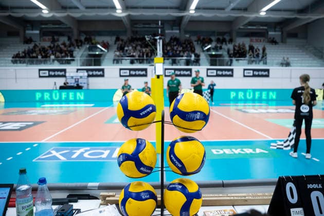1 Volleyball Bundesliga Women Schwarz Weiss Erfurt vs Ladies in Black Aachen Erfurt 21 02 2026 Symbol image Volleyballs 1 Volleyball Bundesliga Women Schwarz Weiss Erfurt vs Ladies in Black Aachen Riethsporthalle Erfurt 21 02 2026 Copyright: xBEAUTIFULxSPORTS Duehringx