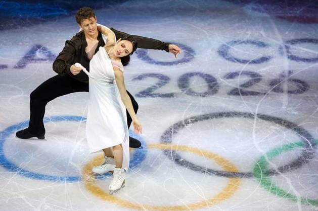 ITALY, MILAN - FEBRUARY 21, 2026: Ice dancers Madison Chock and Evan Bates of the United States perform during the Figure skating, Eiskunstlauf exhibition gala at the 2026 Winter Olympic Games, Olympische Spiele, Olympia, OS at Milano Ice Skating Arena. Peter Kovalev TASS  89064914