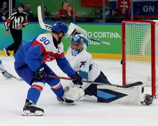 February 21, 2026, Milan, Italy: TOMAS TATAR of Slovakia scores past Juuse Saros of Finland in the men s Ice hockey, Eishockey bronze medal game during the Milano Cortina 2026 Olympic Winter games, Winterspiele,Spiele, Summer games Milan Italy - ZUMAm117 20260221_oly_m117_015 Copyright: xDavidxMcIntyrex