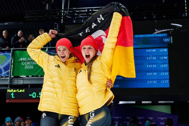 OLYMPICS - Winter Olympic Games, Olympische Spiele, Olympia, OS Milano Cortina 2026 CORTINA D AMPEZZO,ITALY,21.FEB.26 - OLYMPICS, BOBSLEIGH - Winter Olympic Games Milano Cortina 2026, 2-woman, heat 3 and 4. Image shows the rejoicing of Neele Schuten and Lisa Buckwitz (GER).  GEPAxpictures xMaticxKlansek