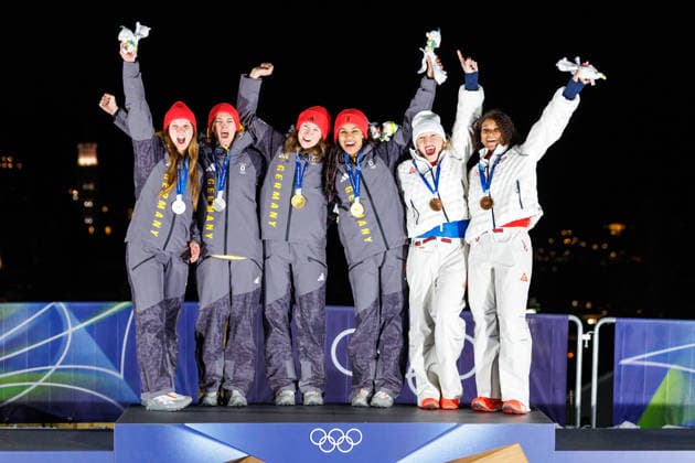OLYMPICS - Winter Olympic Games, Olympische Spiele, Olympia, OS Milano Cortina 2026 CORTINA D AMPEZZO,ITALY,21.FEB.26 - OLYMPICS, BOBSLEIGH - Winter Olympic Games Milano Cortina 2026, 2-woman, heat 3 and 4, medal ceremony. Image shows the rejoicing of Lisa Buckwitz and Neele Schuten (GER), Laura Nolte and Deborah Levi (GER) and the rejoicing of Kaillie Armbruster Humphries and Jasmine Jones (USA). Keywords: medal.  GEPAxpictures xMaticxKlansek