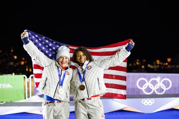 OLYMPICS - Winter Olympic Games, Olympische Spiele, Olympia, OS Milano Cortina 2026 CORTINA D AMPEZZO,ITALY,21.FEB.26 - OLYMPICS, BOBSLEIGH - Winter Olympic Games Milano Cortina 2026, 2-woman, heat 3 and 4, medal ceremony. Image shows the rejoicing of Jasmine Jones and Kaillie Armbruster Humphries (USA). Keywords: medal, flag.  GEPAxpictures xMaticxKlansek