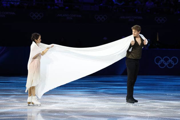 Winter Olympics - Figure skating, Eiskunstlauf Exhibition Gala Madison Chock and Evan Bates of Team United States Madison Chock and Evan Bates of Team United States perform during the Figure Skating Exhibition Gala on day fifteen of the Milano Cortina 2026 Winter Olympic Games, Olympische Spiele, Olympia, OS at Milano Ice Skating Arena on February 21, 2026 in Milan, Italy. Photo by Alexis Jumeau ABACAPRESS.COM Milan Italy  Copyright: xJumeauxAlexis ABACAx