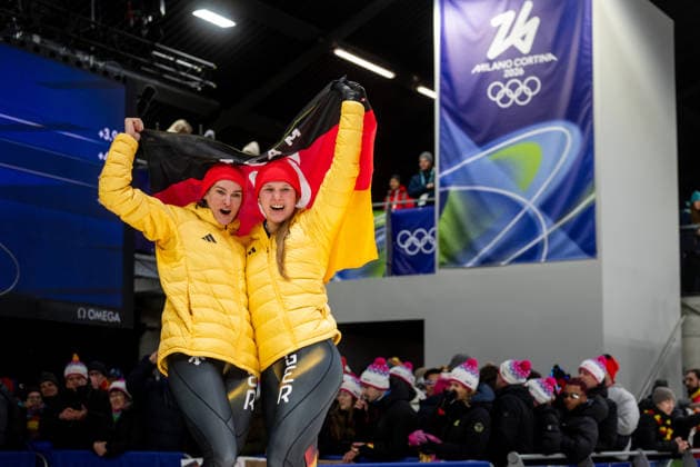 BUCKWITZ Lisa, SCHUTEN Neele (Deutschland) jubeln im Ziel ueber die Silber Medaille, ITA, Olympische Spiele Milano Cortina 2026, Olympia, Zweierbob Frauen, Finale, 21.02.2026 ITA, Olympische Spiele Milano Cortina 2026, Olympia, Zweierbob Frauen, Finale, 21.02.2026 Cortina d Ampezzo *** BUCKWITZ Lisa, SCHUTEN Neele Germany cheering at the finish line for the silver medal, ITA, Olympic Games Milano Cortina 2026, Olympia, two-man bobsleigh women, final, 21 02 2026 ITA, Olympic Games Milano Cortina 2026, Olympia, two-man bobsleigh women, final, 21 02 2026 Cortina d Ampezzo Copyright: xEibner-Pressefoto Memmlerx EP_MMR
